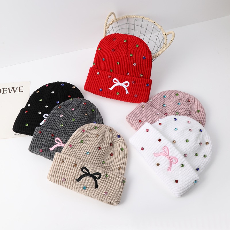 Beanie Cuffed Knit - Damska czapka beanie z błyszczącymi cyrkoniami